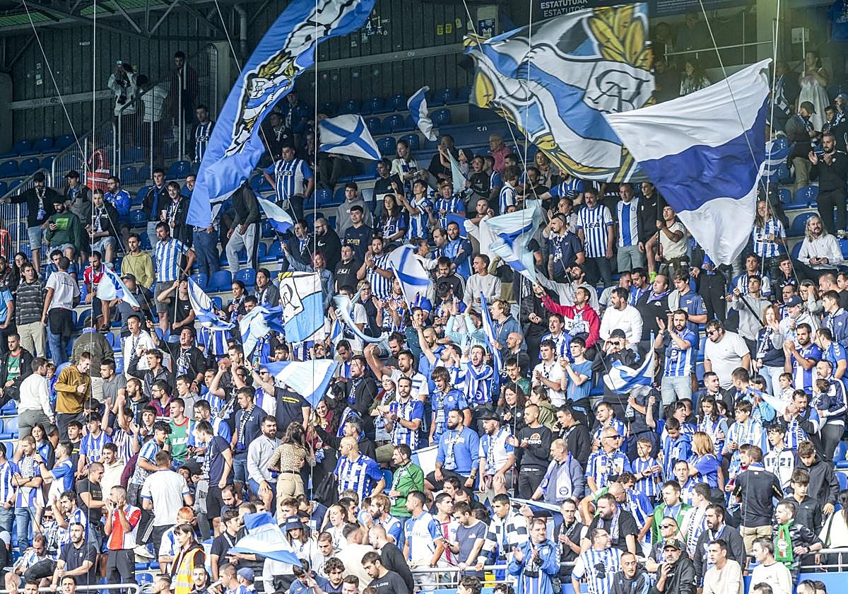 La grada de Mendizorroza ha vuelto a lucir un aspecto formidable.