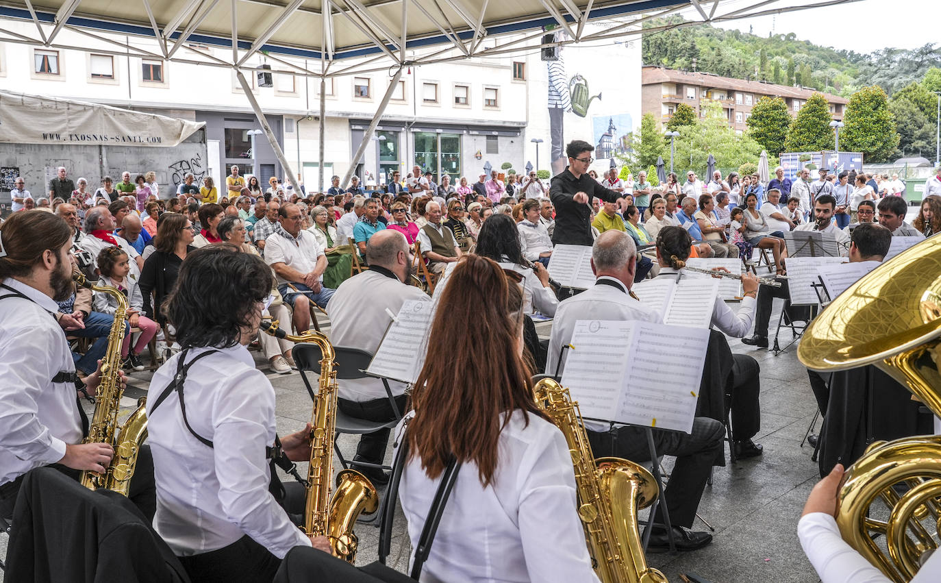 El 425 aniversario de la Cofradía de Llodio, en imágenes