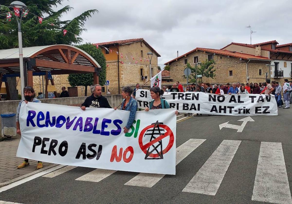 La manifestación celebrada este domingo ha recorrido las calles de Ribabellosa.