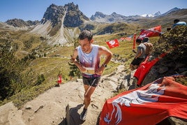 Jornet asciende una de los puntos altos de la carrera de Sierre-Zinal, en Suiza.