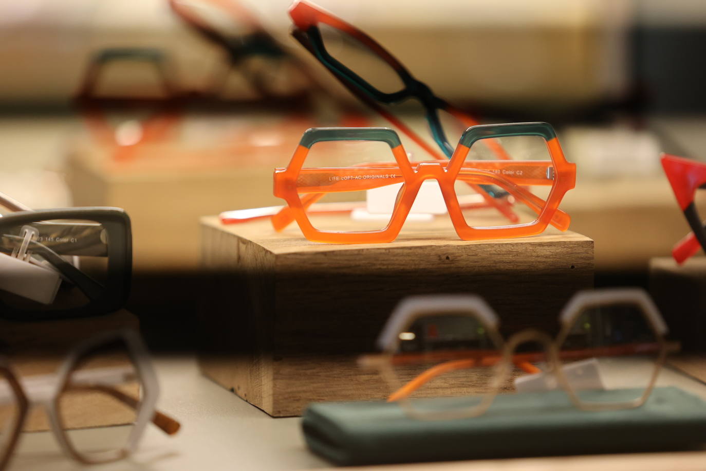 Boutique parece, óptica es: el matrimonio que ha abierto una tienda de gafas de diseño en Bilbao