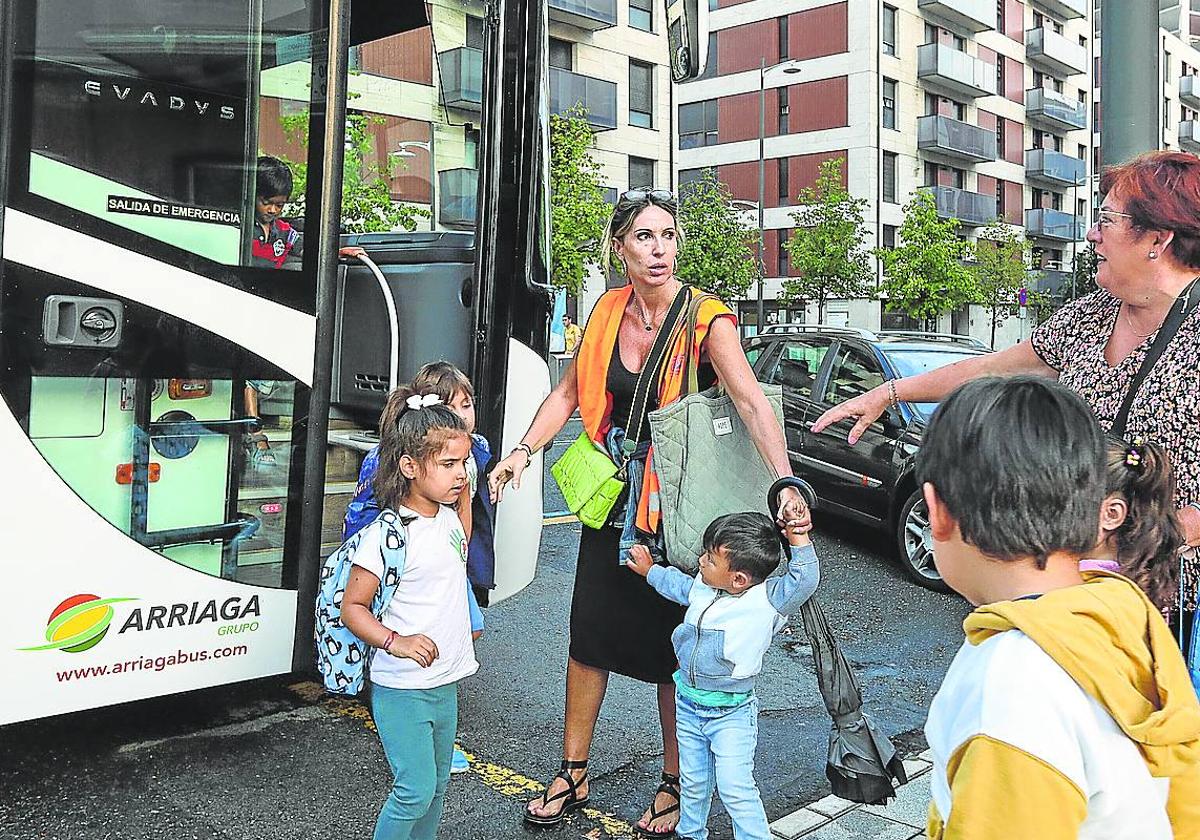 Miles de alumnos se quedaron sin transporte escolar en el arranque del pasado curso.