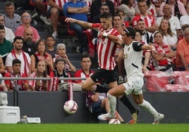 Sancet falló una clara ocasión de gol tras un rechace al larguero de Iñaki Williams.