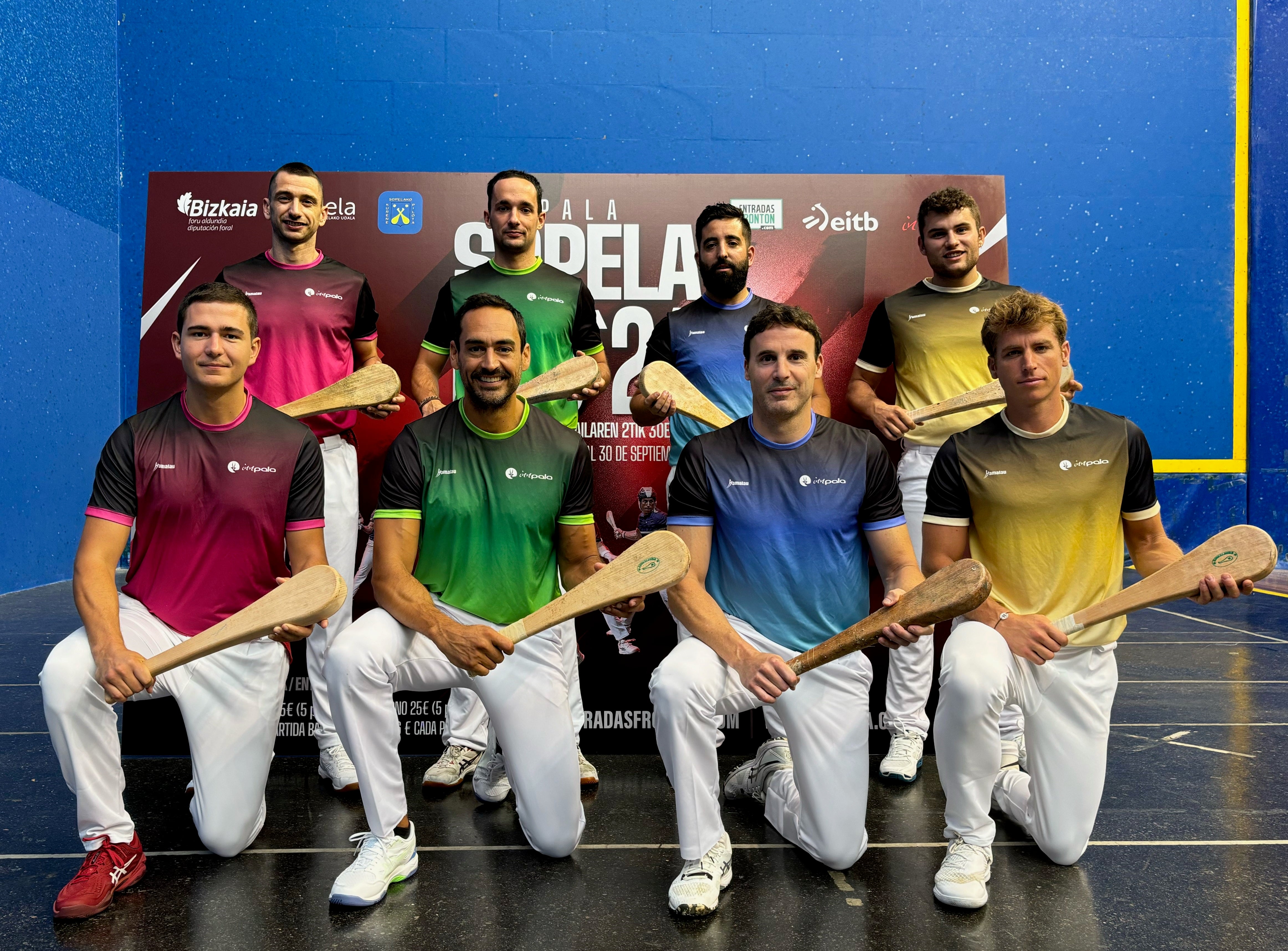 Pelotaris participantes, en la presentación del torneo realizada este jueves.