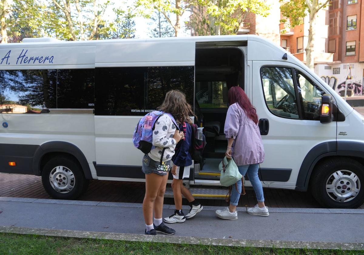 Empresas avisan de que el conflicto del transporte escolar sigue «abierto»