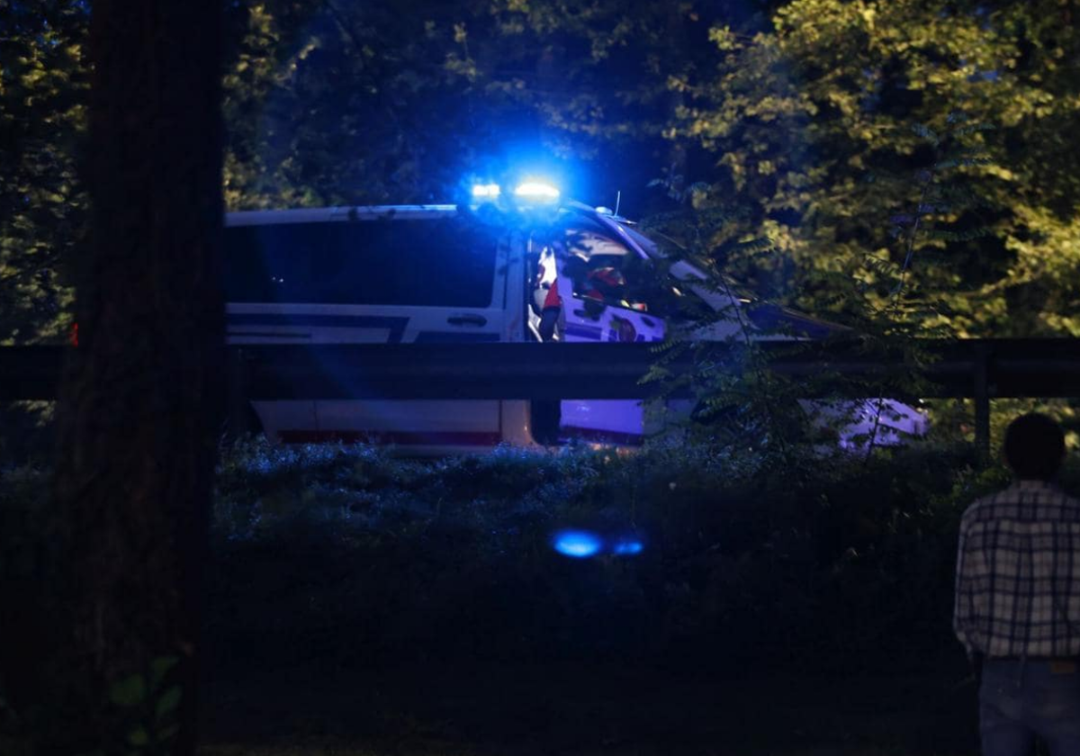 La Ertzaintza este miércoles en el lugar del accidente inspeccionando la zona.