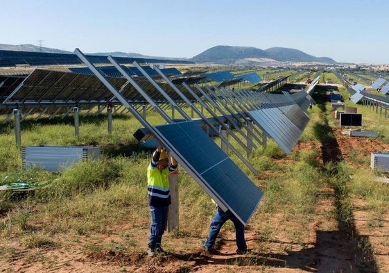 Varios de los parques solares proyectados en Álava verterán su energía en Bizkaia.