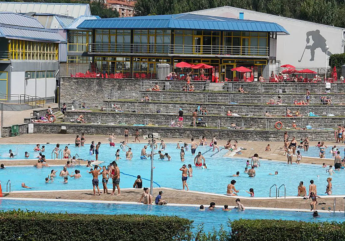 Las piscinas exteriores de Bilbao estarán abiertas un mes más para compensar los días de huelga