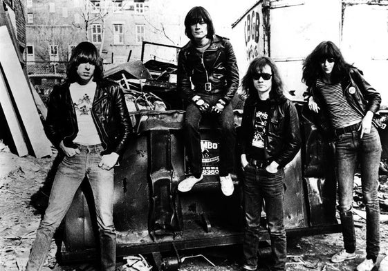 Joey y Johnny Ramone tocaron juntos dos décadas sin hablarse entre ellos.