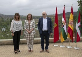 La diputada Barredo, Manzanos (La Rioja) y Aierdi (Navarra) durante la reunión de ayer en La Grajera.