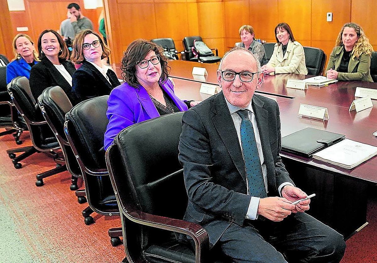 Última reunión del Consejo Vasco de Finanzas en el que participan representantes del Ejecutivo autonómico, diputaciones forales y ayuntamientos.