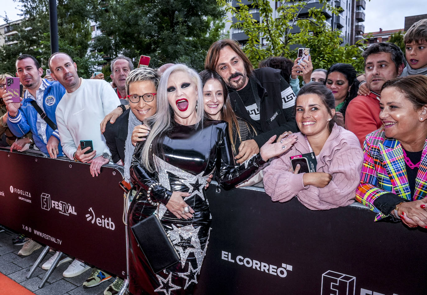 La alfombra naranja, en imágenes