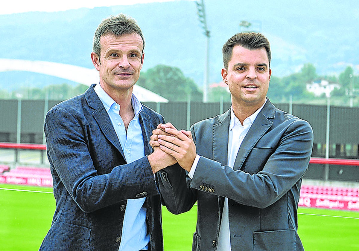 Uriarte y Mikel González se saludan en Lezama.