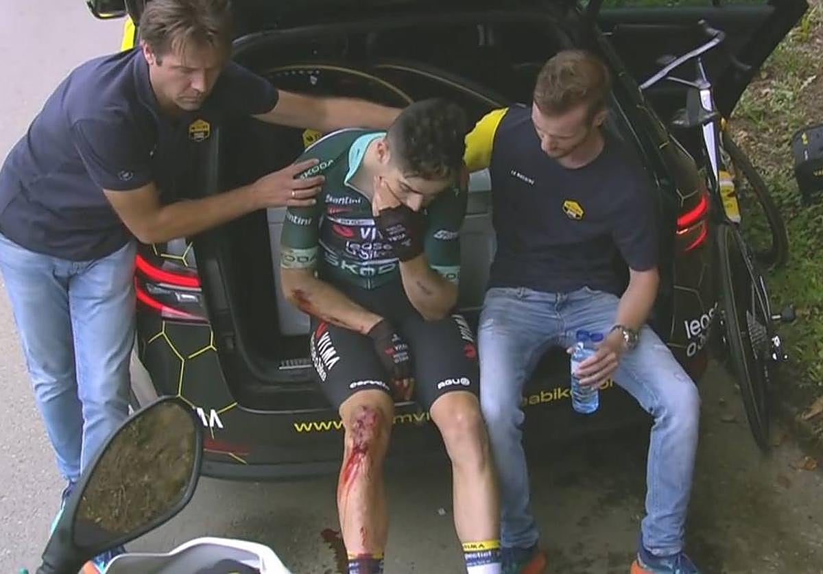 Van Aert abandona La Vuelta tras sufrir una fuerte caída en el descenso de Collada Llomena