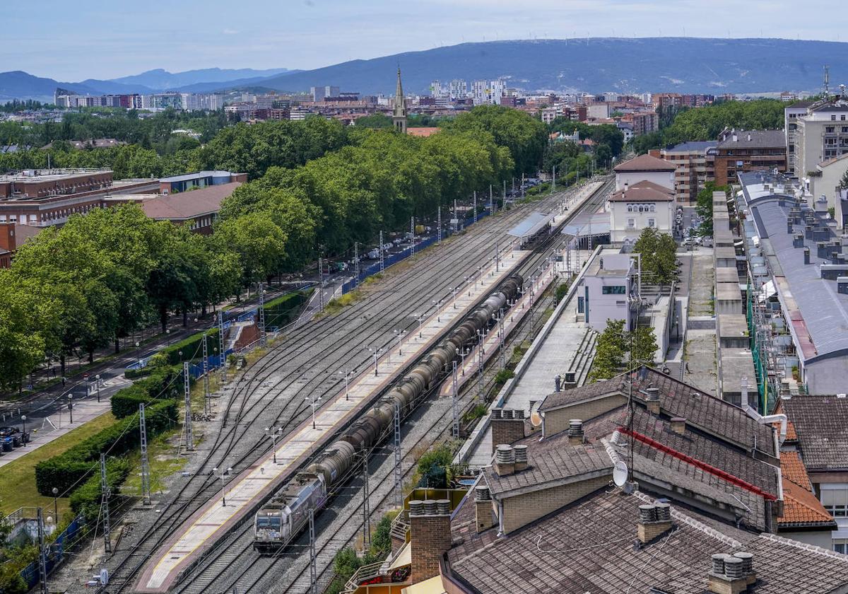 Playa de vías y estación de tren de Vitoria.