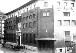 El edificio fue proyectado por Secundino Zuazo y construido en 1927