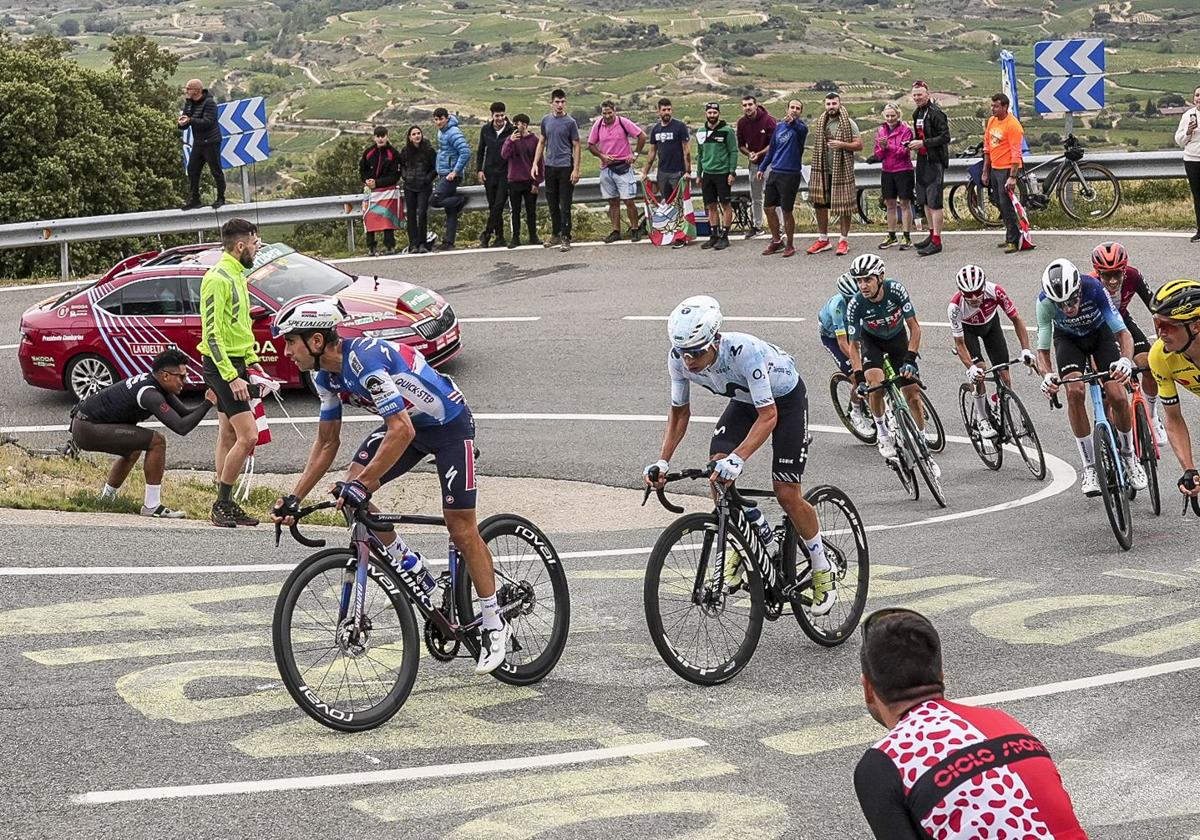 Landa, descolgado a un kilómetro de la cima de Herrera.