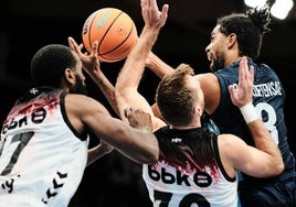 Los hombres de negro defendieron con determinación su tablero ante el Napoli.