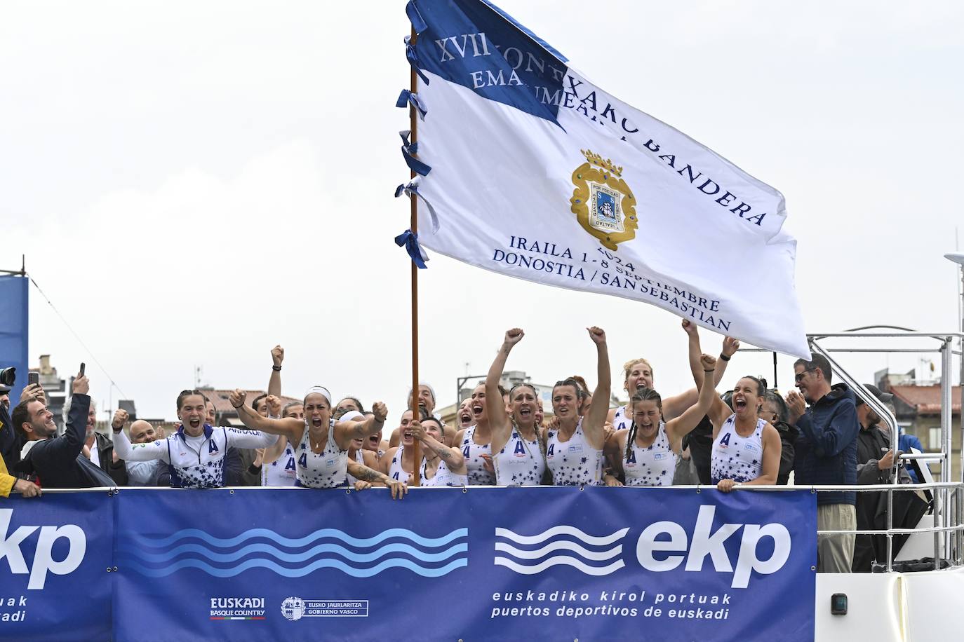 Arraun Lagunak consigue su tercera Bandera de La Concha