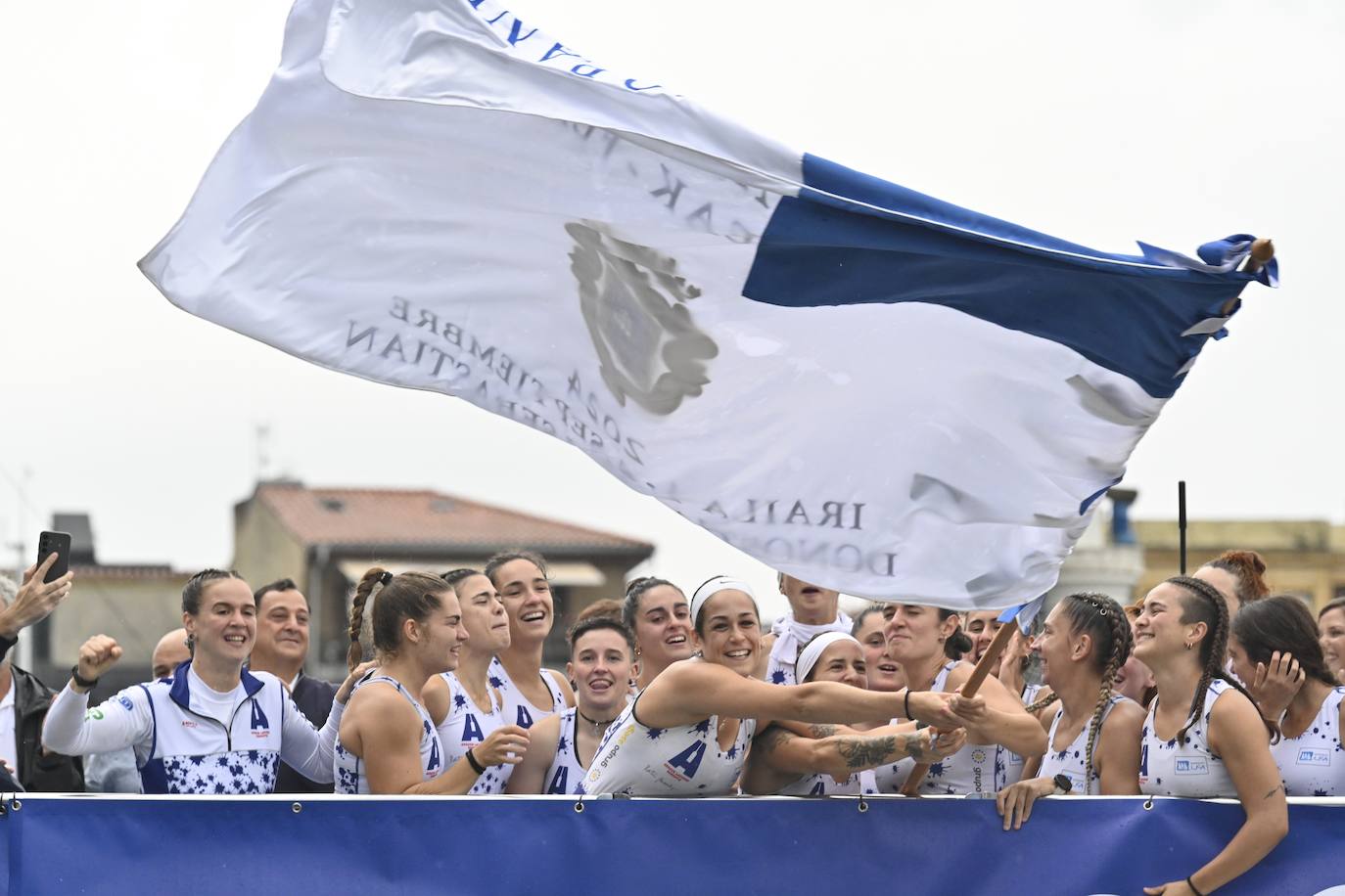 Arraun Lagunak consigue su tercera Bandera de La Concha