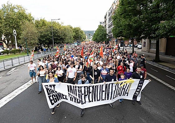 La marcha de Ernai, este domingo por las calles de San Sebastián.