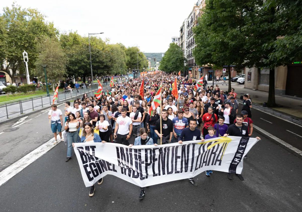 La marcha de Ernai, este domingo por las calles de San Sebastián.