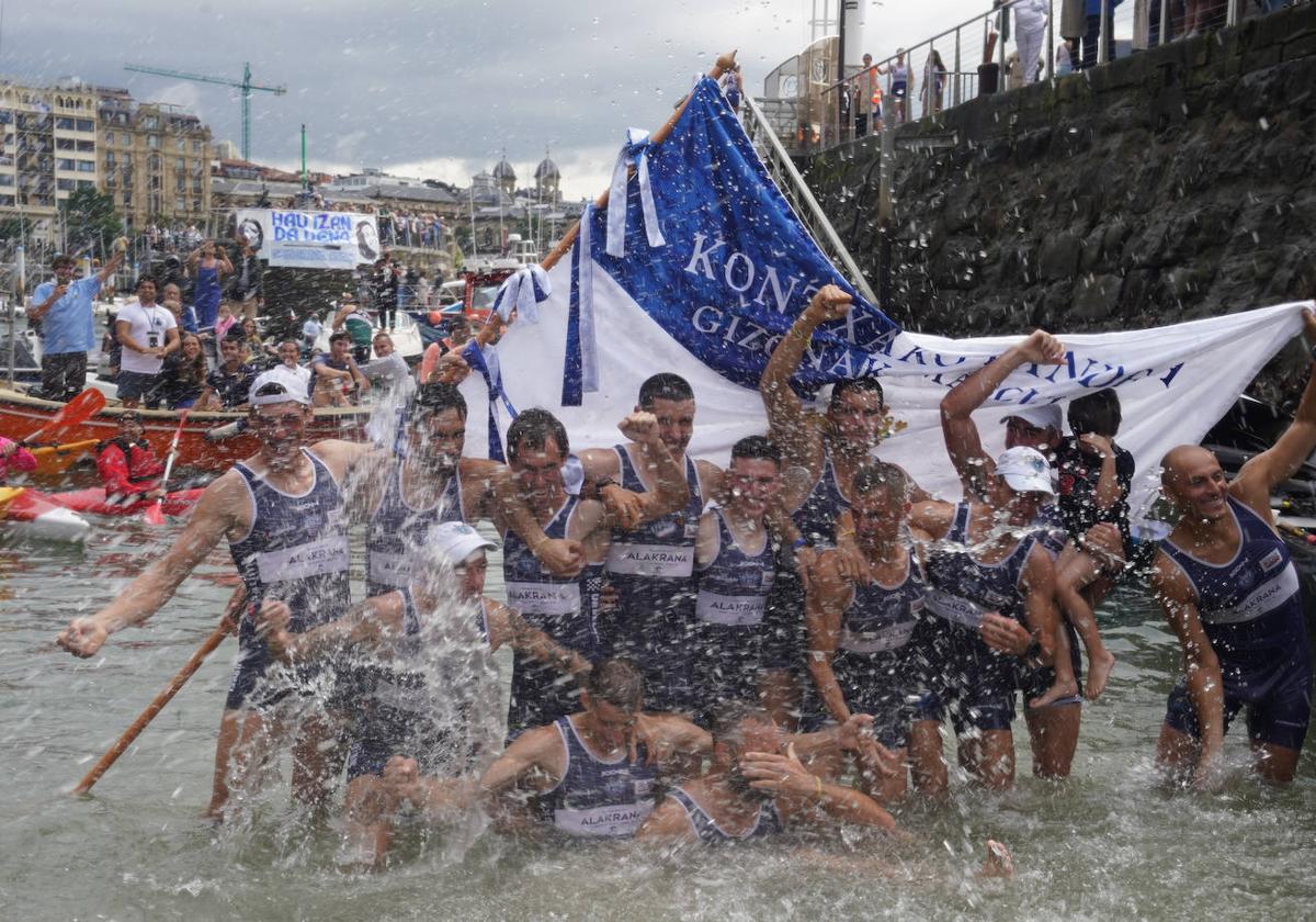 Exhibición de Urdaibai que se lleva la Bandera de La Concha