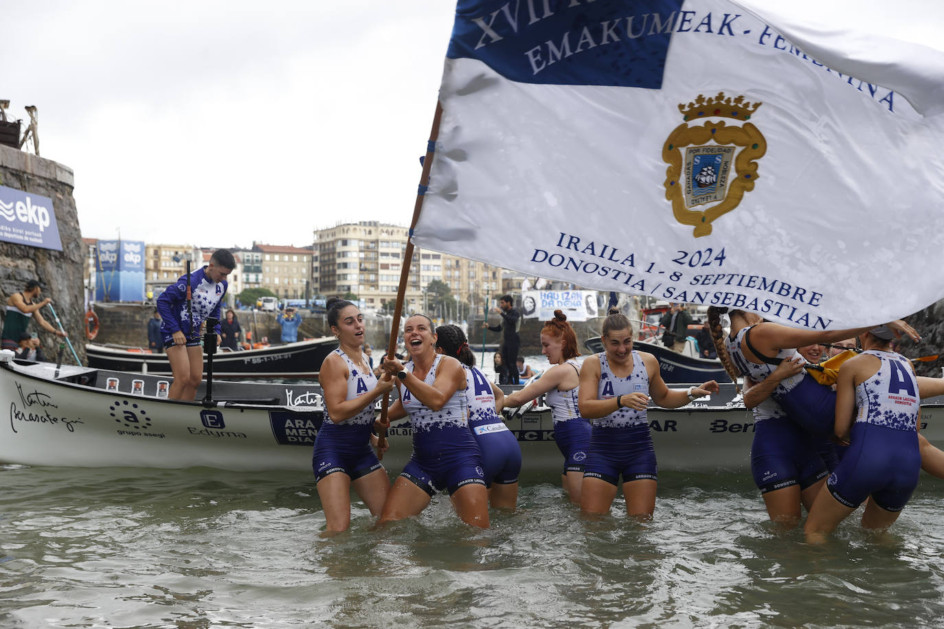 Arraun Lagunak consigue su tercera Bandera de La Concha