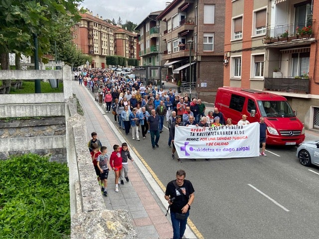 Centenares de vecinos volvieron a salir a las calles para reivindicar una atención sanitaria digna