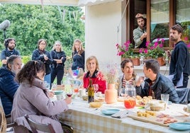 Los actores en la grabación de una de las escenas que ocurren en la localidad de Murgia.