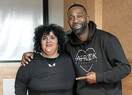 Aiora Renteria (Zea Mays) y el rapero y activista Betto Snay, que actúan respectivamente como madrina y coordinador del proyecto.