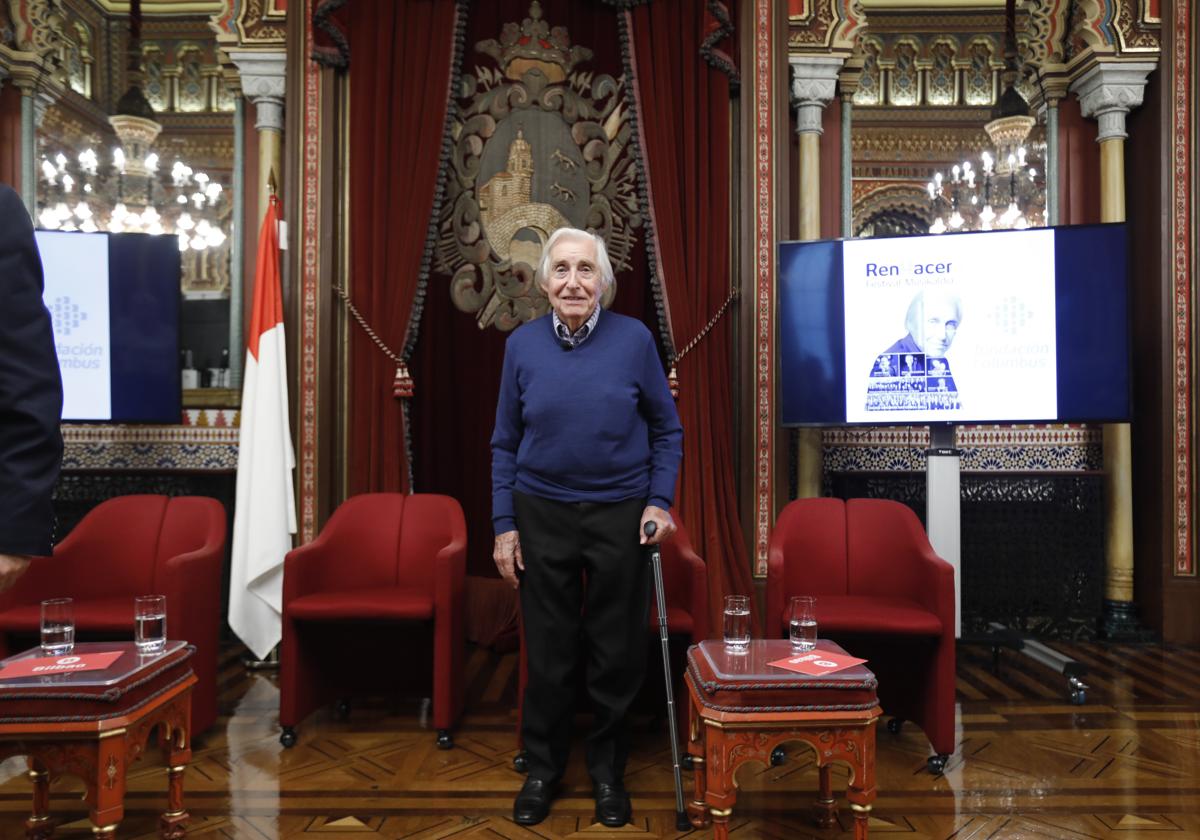 Joaquín Achúcarro, en el Salón Árabe del Ayuntamiento de Bilbao, después de la presentación del concierto benéfico que acogerá este viernes el Euskalduna.