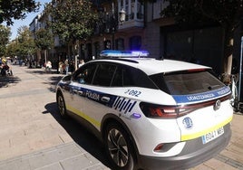 Detenido por arremeter contra un agente que le pilló con droga en plena calle en Vitoria