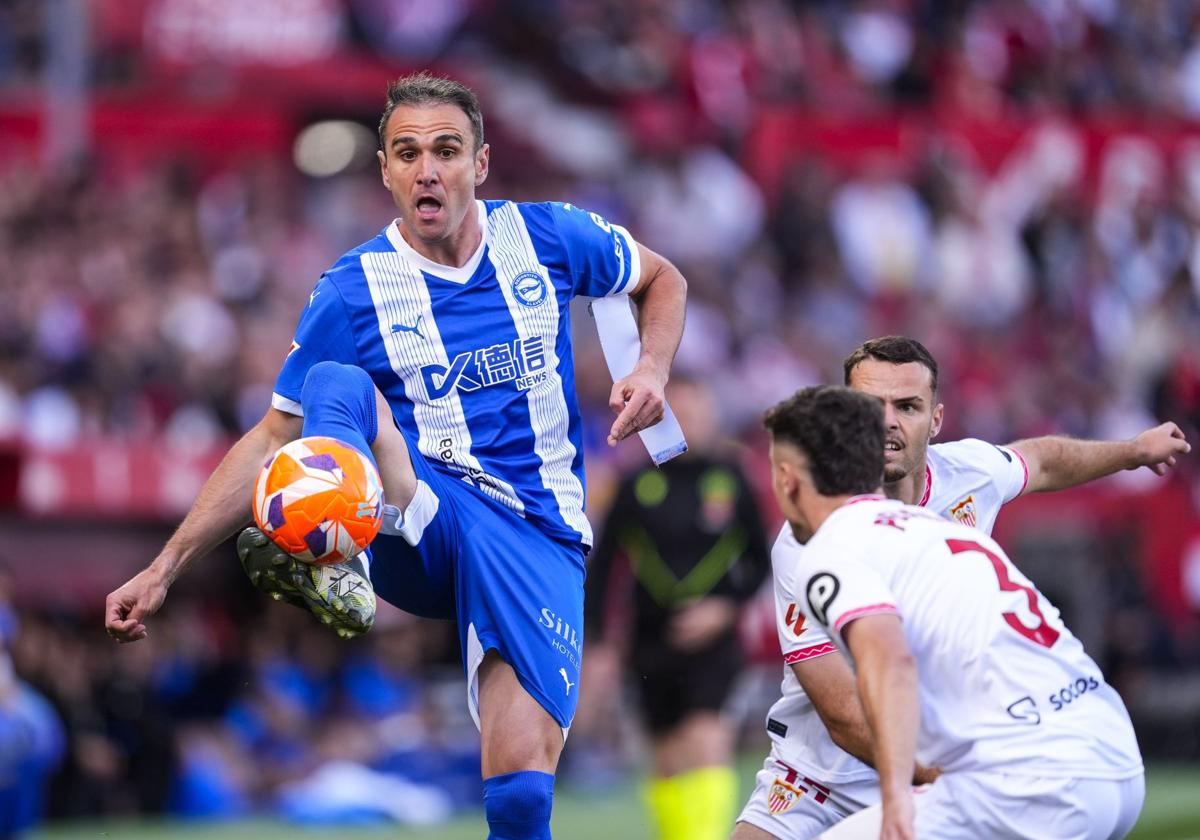 Kike García, MVP albiazul del Sevilla-Alavés. ¿Quién ha sido el mejor albiazul para ti? Vota aquí