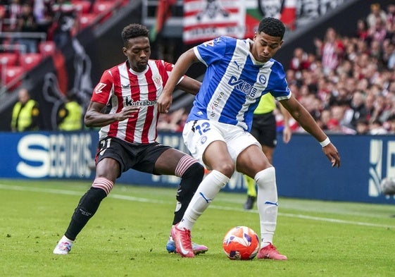 Mouriño protege el balón ante Djaló.