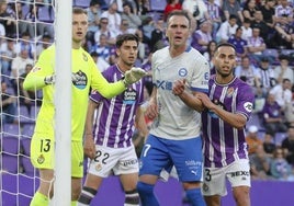 El 1x1 del Valladolid-Alavés. Kike García resuelve un embrollo