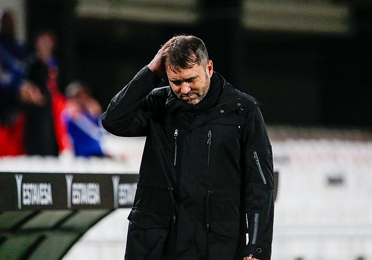 Coudet se lamenta en el área técnica.