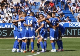 El Alavés hace piña antes del partido ante Las Palmas.