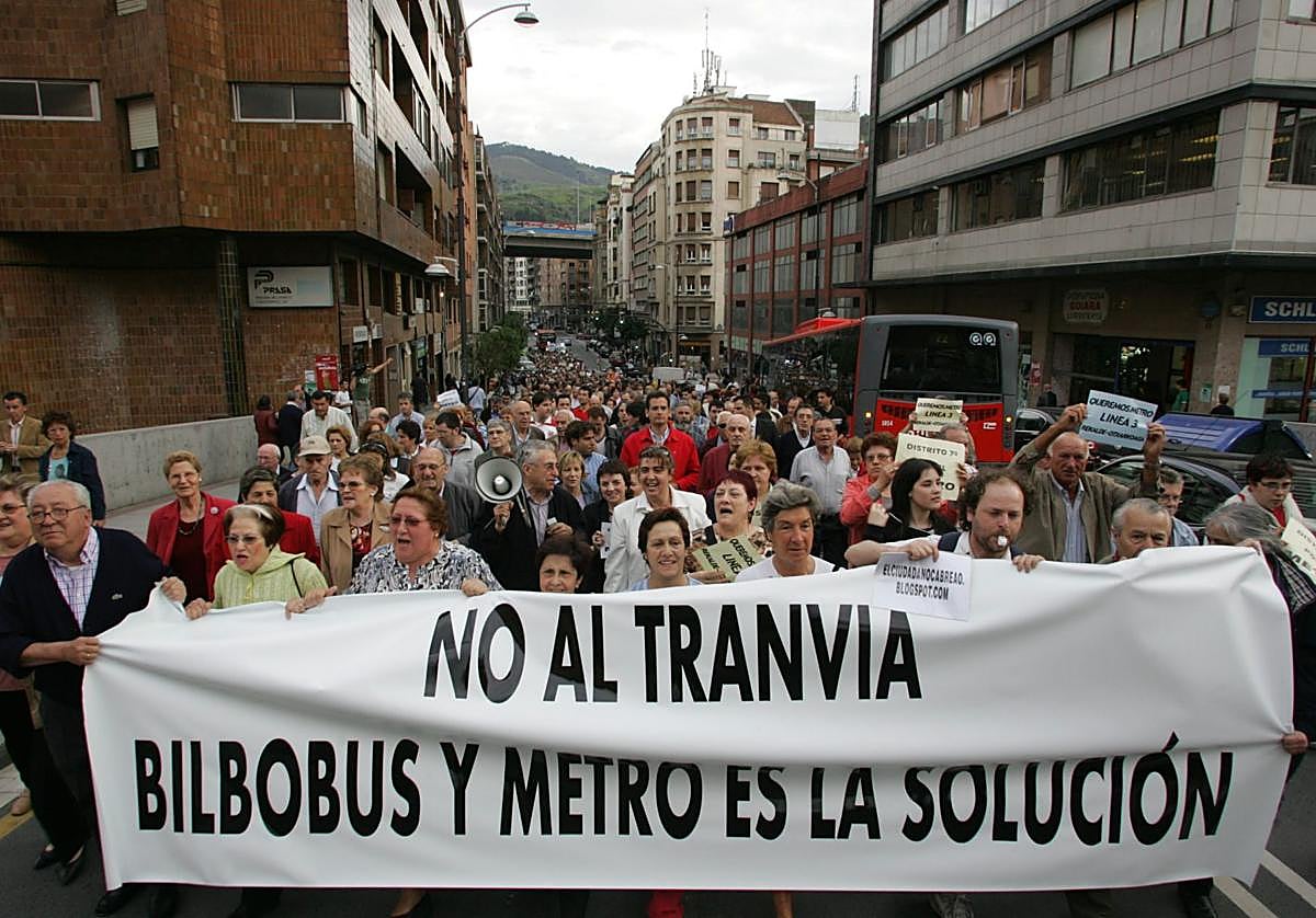 Imagen de archivo de una manifestación de 2006 de los vecinos contra el tranvía en la zona.