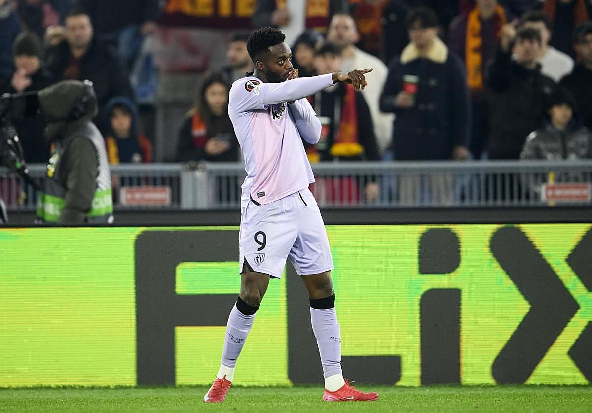 Iñaki se besó el escudo tras anotar su gol.