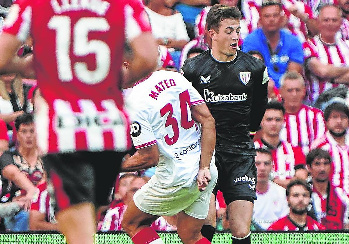 Agirrezabala en la jugada de la expulsión.