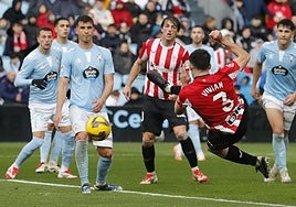 Vivián marca el segundo gol del Athletic.