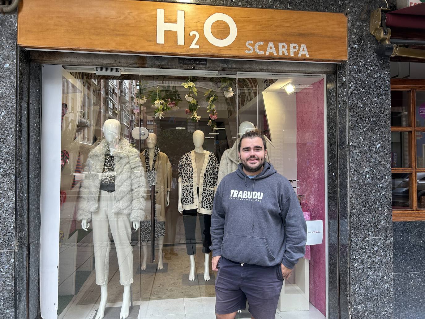Diego Etxebarria, en la tienda H2O Scarpa