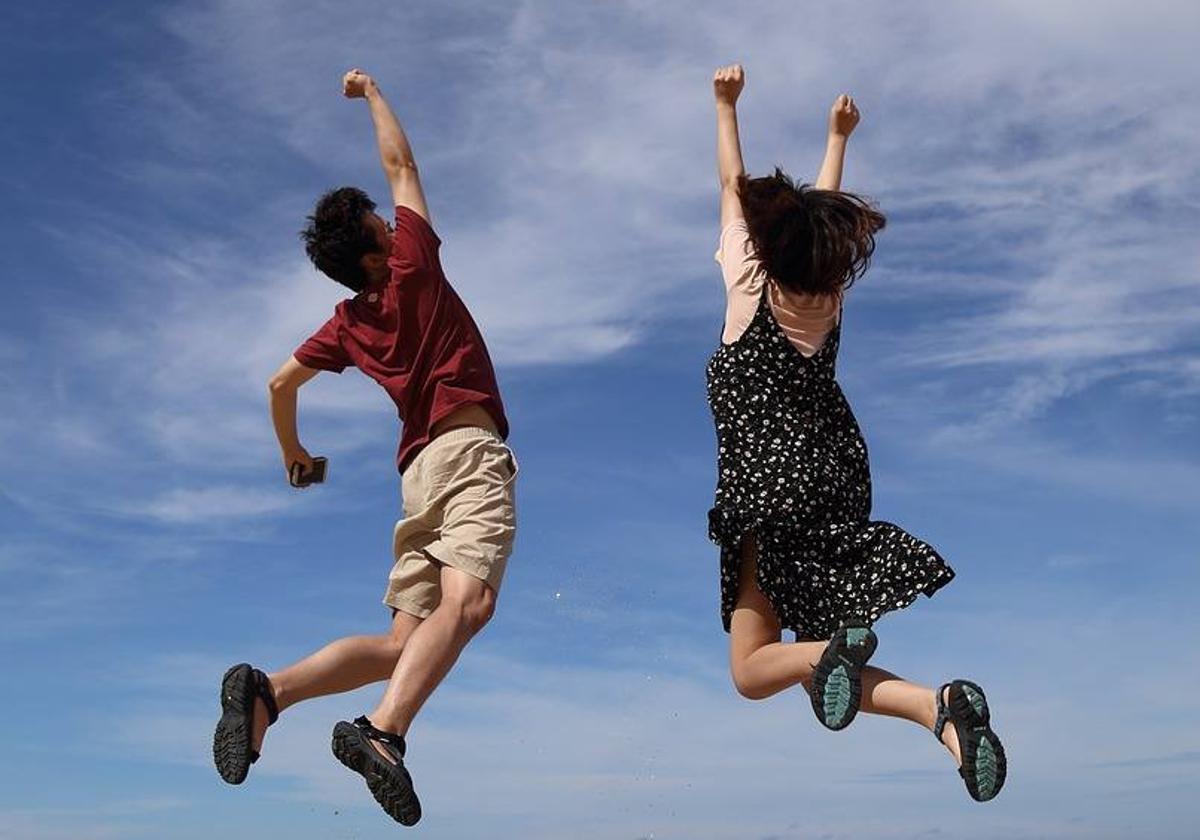Ni el dinero ni el amor: estas son las claves de la felicidad, según la ciencia