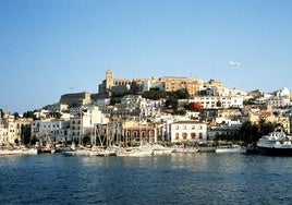 Vista de la isla mediterránea de Ibiza (Baleares).