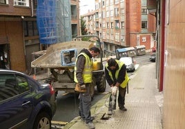 El nuevo plan de empleo dará trabajo temporal a trece personas para el mantenimiento del municipio.