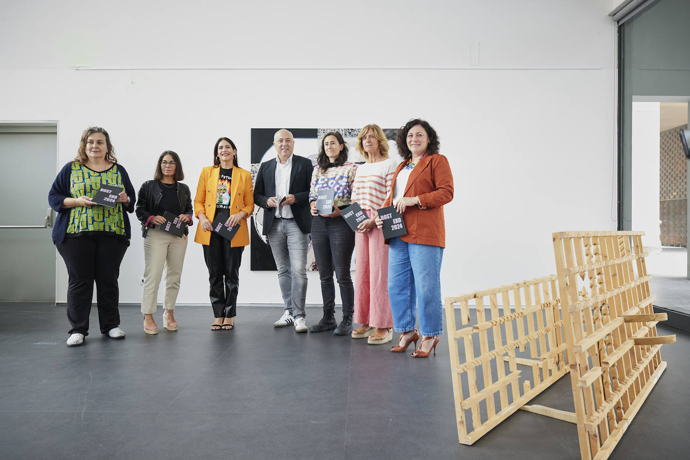 Los representantes de los Ayuntamientos de Arrigorriaga, Basauri, Getxo, Amorebieta-Etxano y Leioa, junto con la diputada de Euskera, Cultura y Deporte, Leixuri Arrizabalaga.