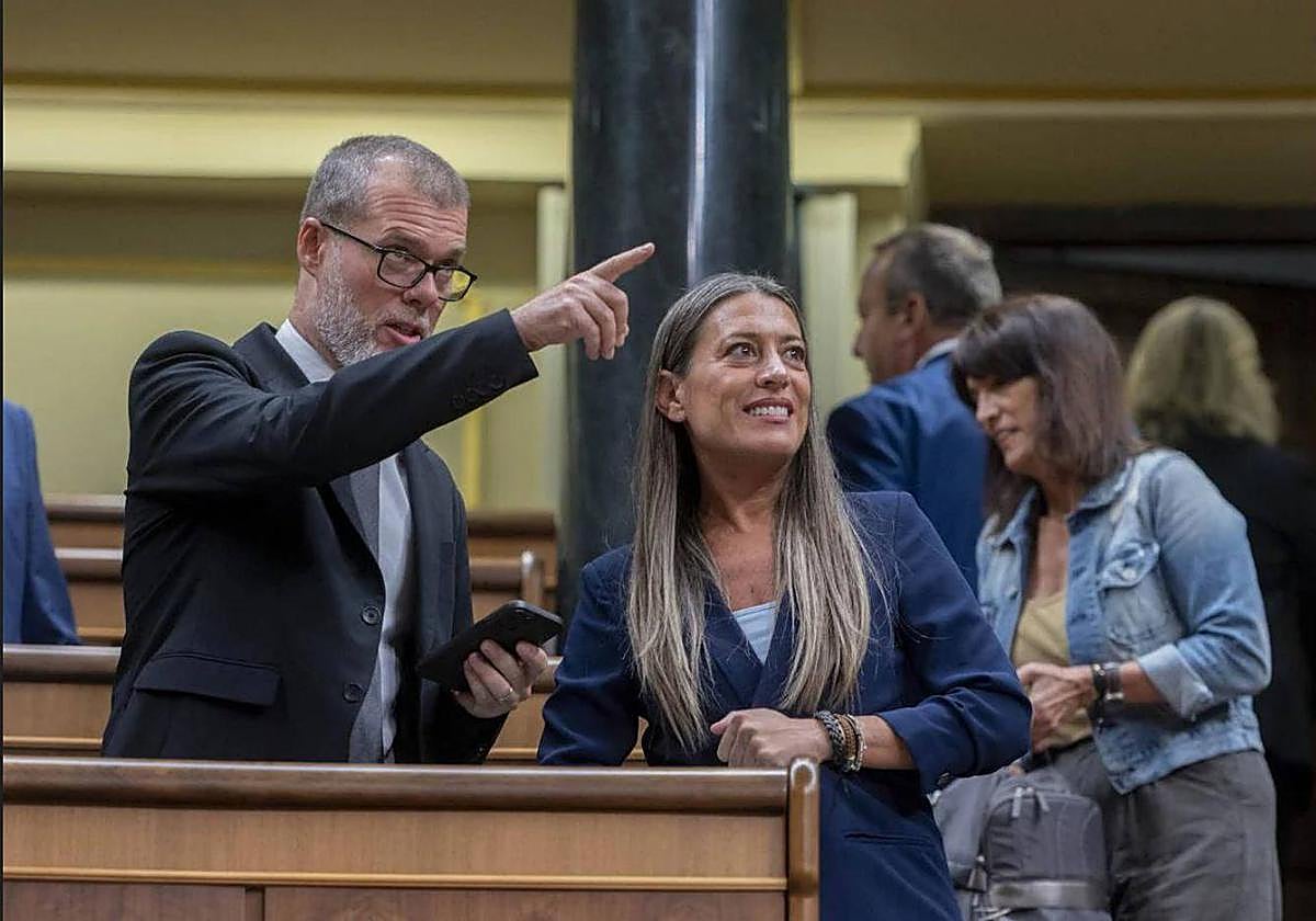 El diputado de Junts, Josep María Cruset y la portavoz de Junts en el Congreso, Miriam Nogueras.
