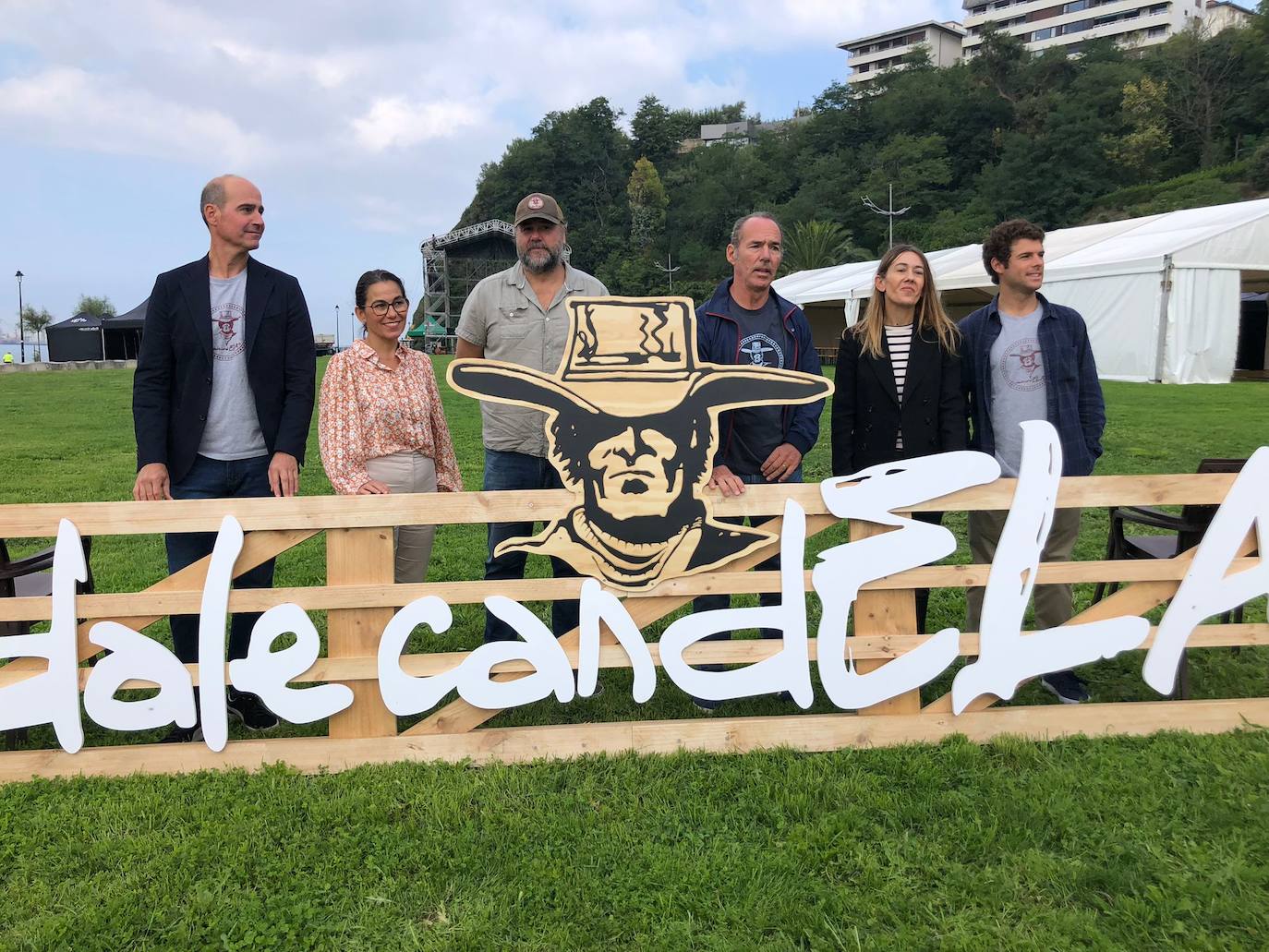 Luis Echevarría (dale candELA), Amaia Agirre (alcaldesa de Getxo), Ricardo Lezón (grupo MCenroe), Jaime Lafita (fundador de dale candELA), Nora Sarasola (BBK) y Álvaro Lafita (dale candELA).