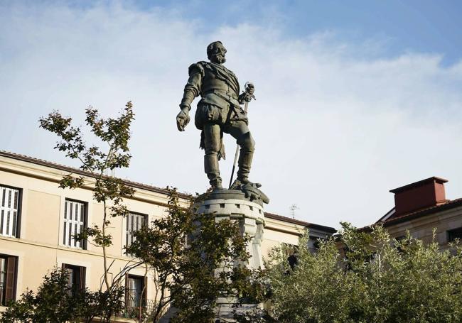 lobo altunaEstatua de Miguel López de Legazpi en Zumarraga.